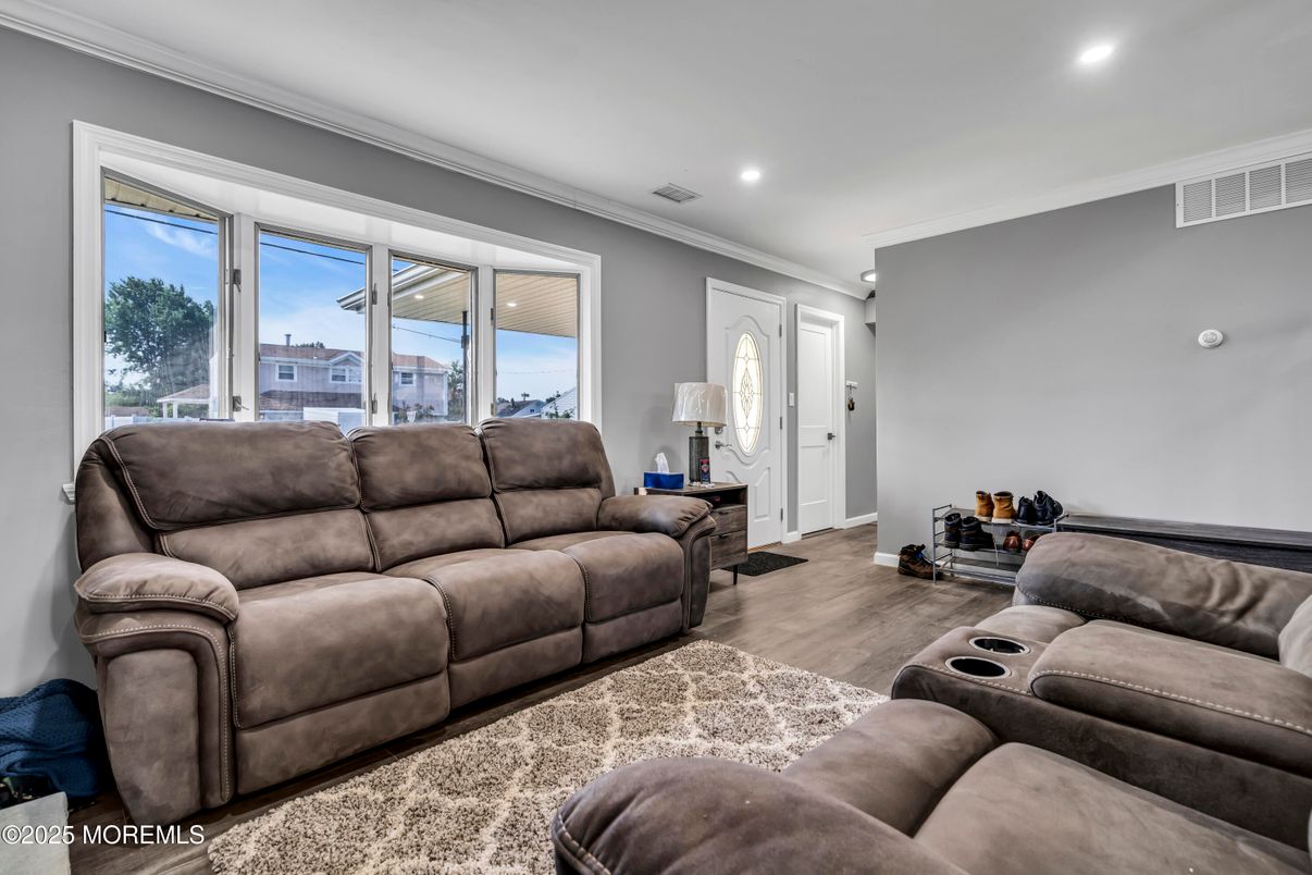 Home Theatre Room, Interior, Living room, Recessed Lighting, Wood Texture Flooring