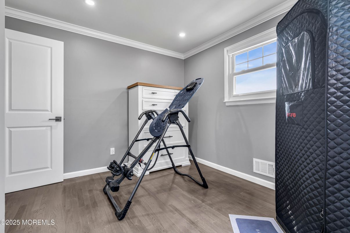 Fitness Equipment, Interior, Recessed Lighting, Wood Texture Flooring