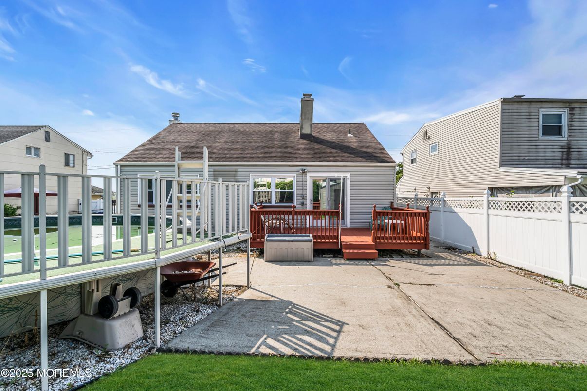 Backyard, Exterior