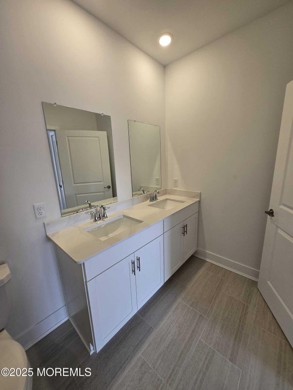 Bathroom, Dual Sink Vanities, Interior, Recessed Lighting
