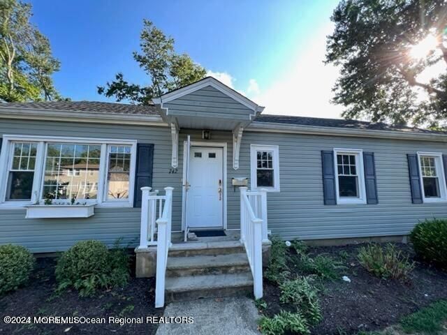 Exterior, Facade, Cape Cod