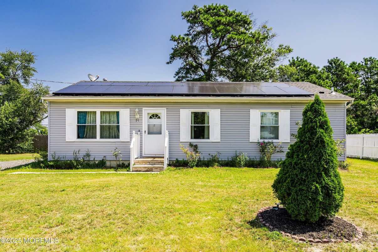 Exterior, Facade, Solar Panels, Cape Cod