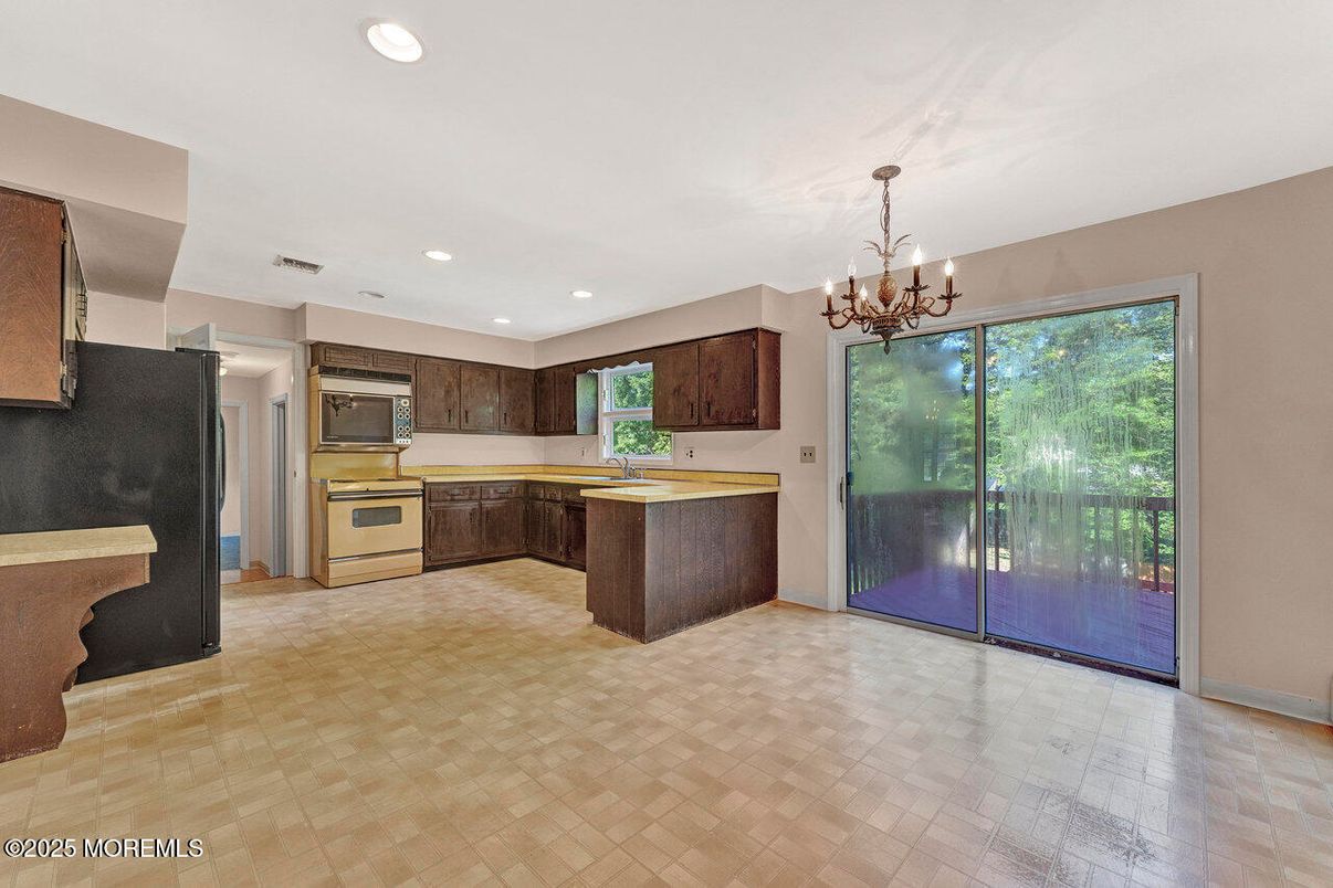 Chandelier, Interior, Kitchen, Recessed Lighting, Stainless Steel Appliances
