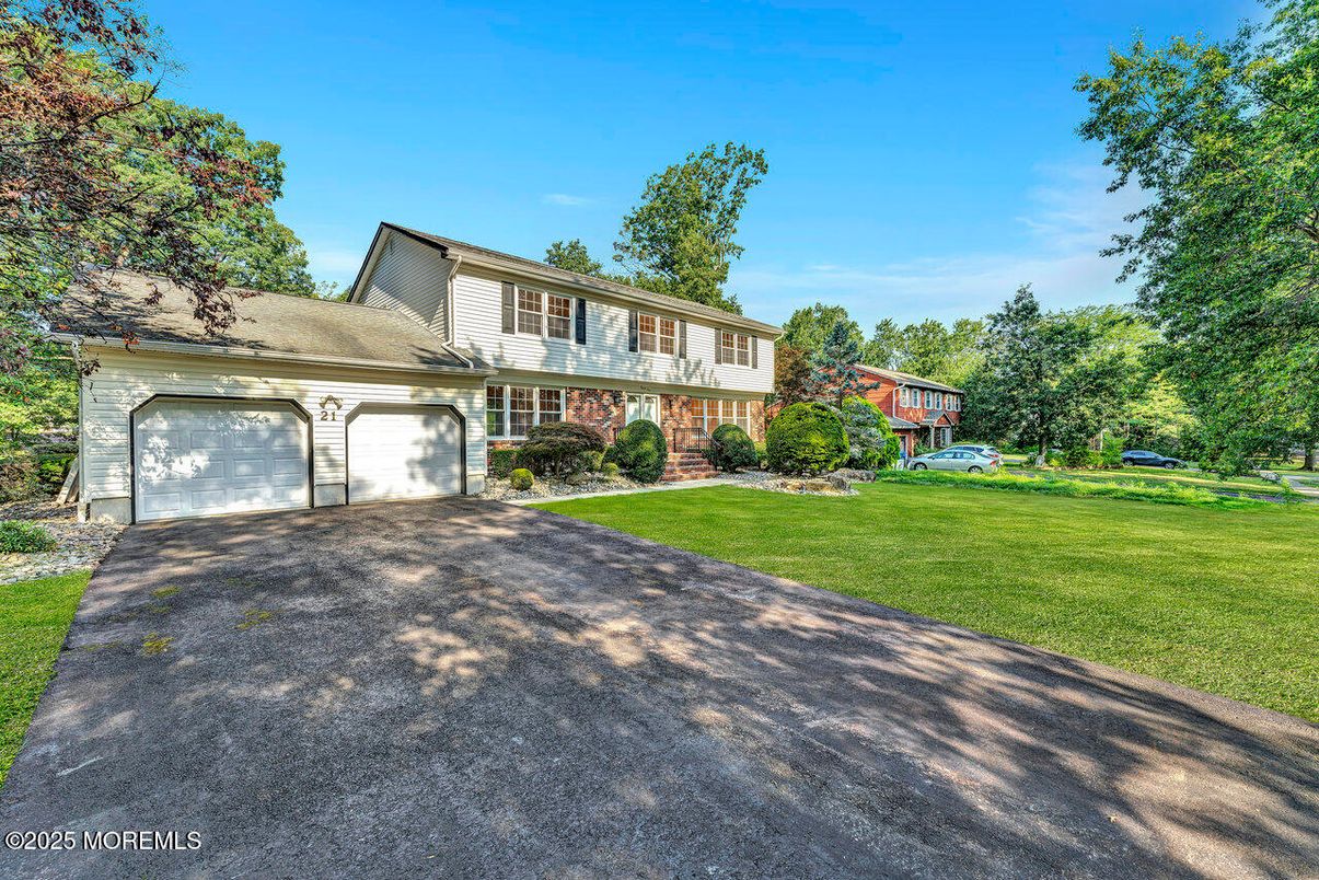 Attached, Backyard, Exterior, Facade, Brick Facade, Cape Cod