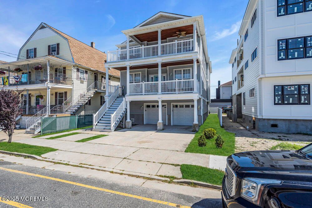 Exterior, Facade, Queen Anne Victorian