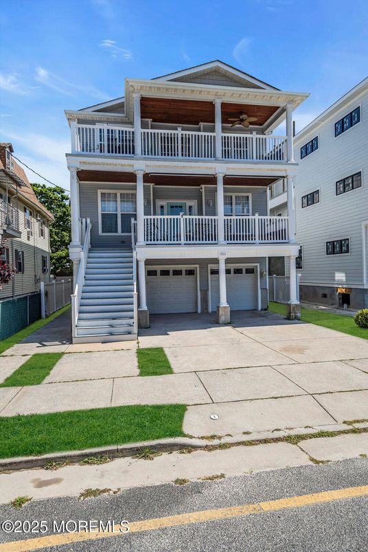Exterior, Facade, American Foursquare