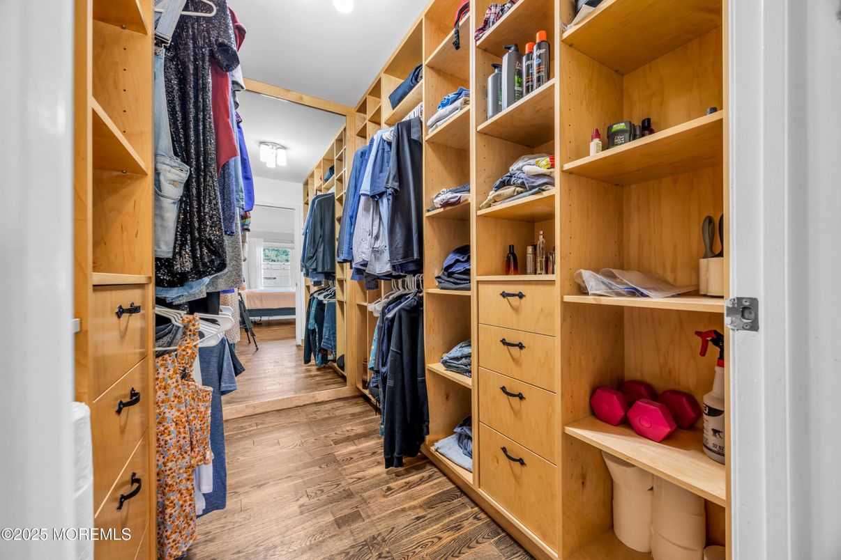 Interior, Walk-in Closets, Wood Texture Flooring