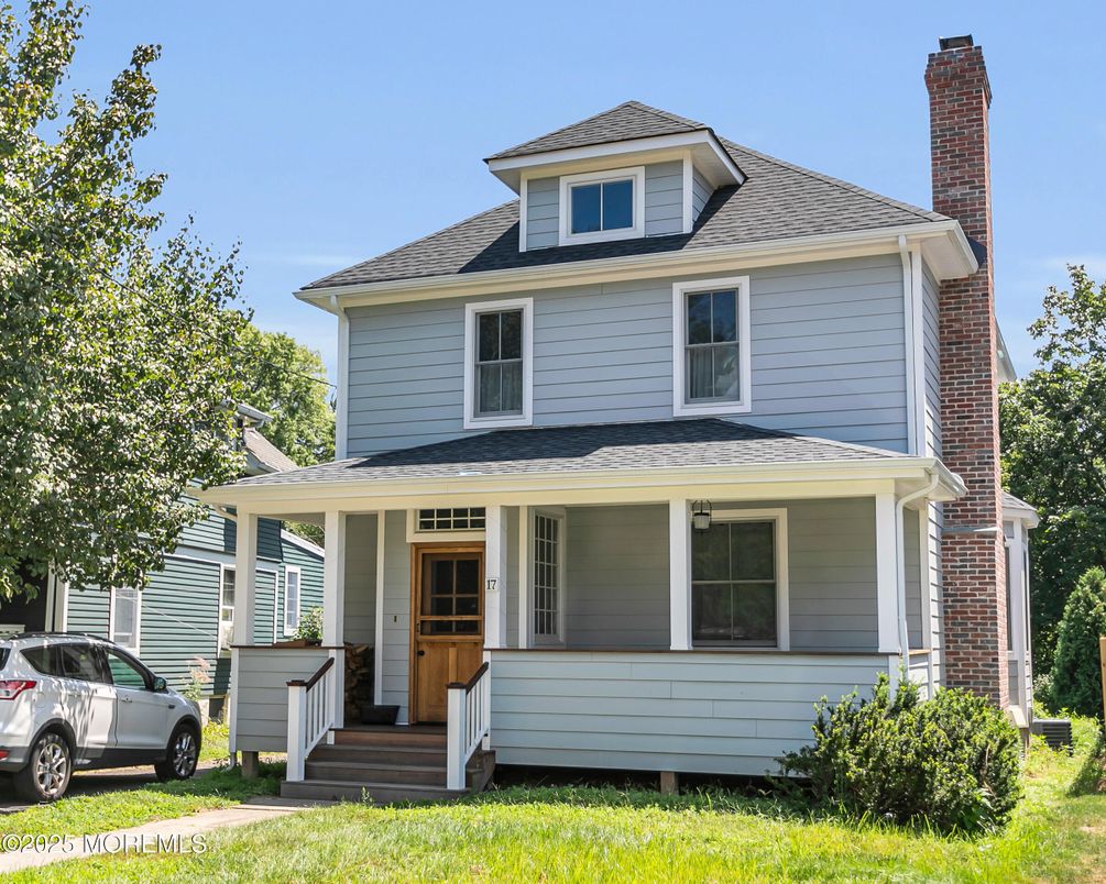 Exterior, Facade, American Foursquare