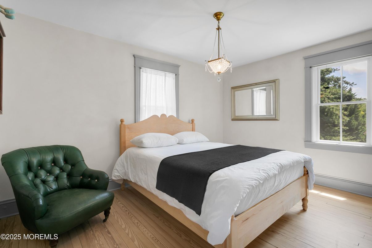 Bedroom, Interior, Pendant Lights, Wood Texture Flooring
