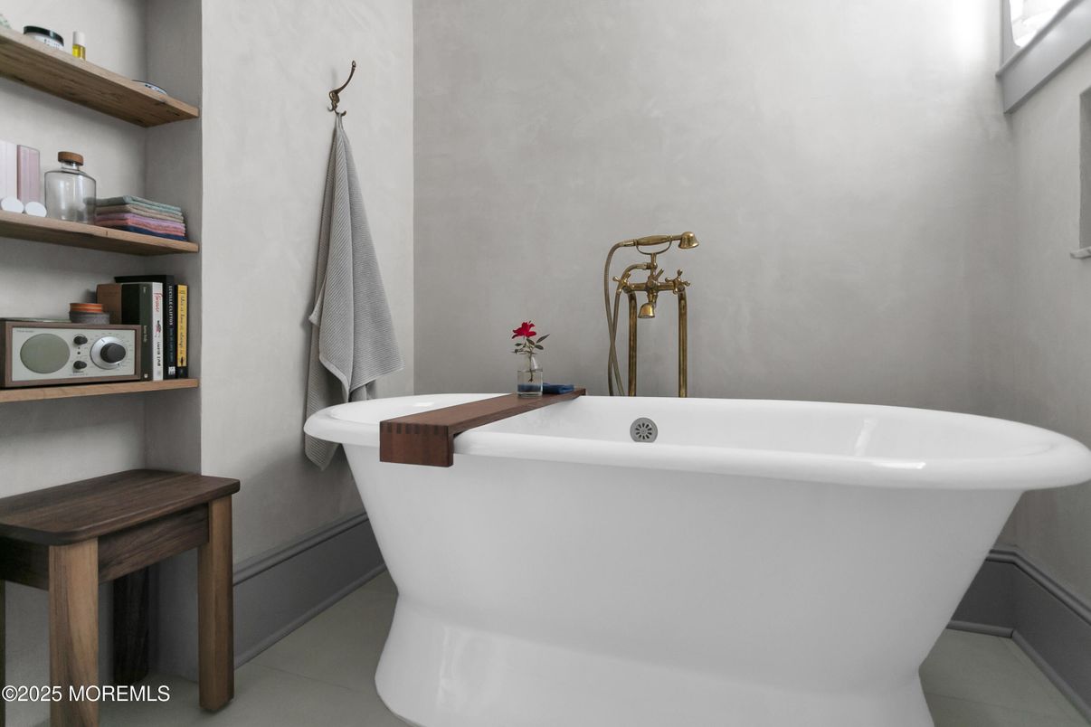 Bathroom, Free Standing Baths, Interior