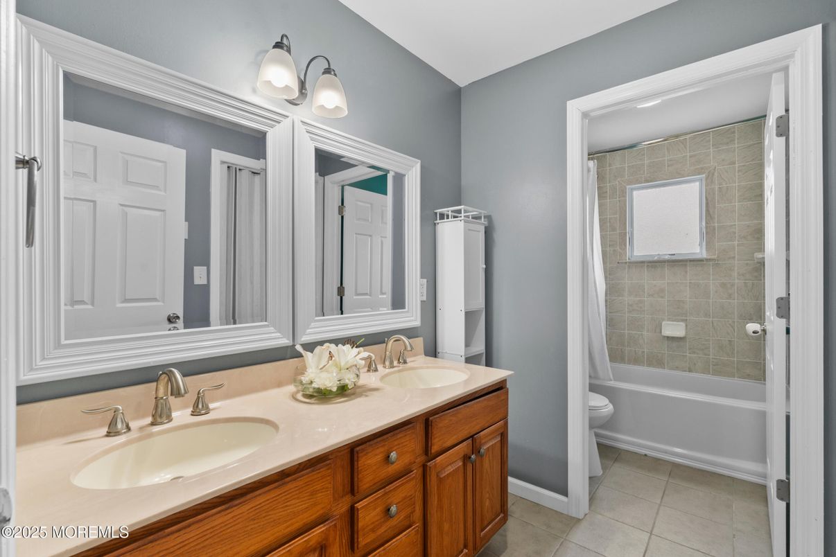 Bathroom, Dual Sink Vanities, Interior