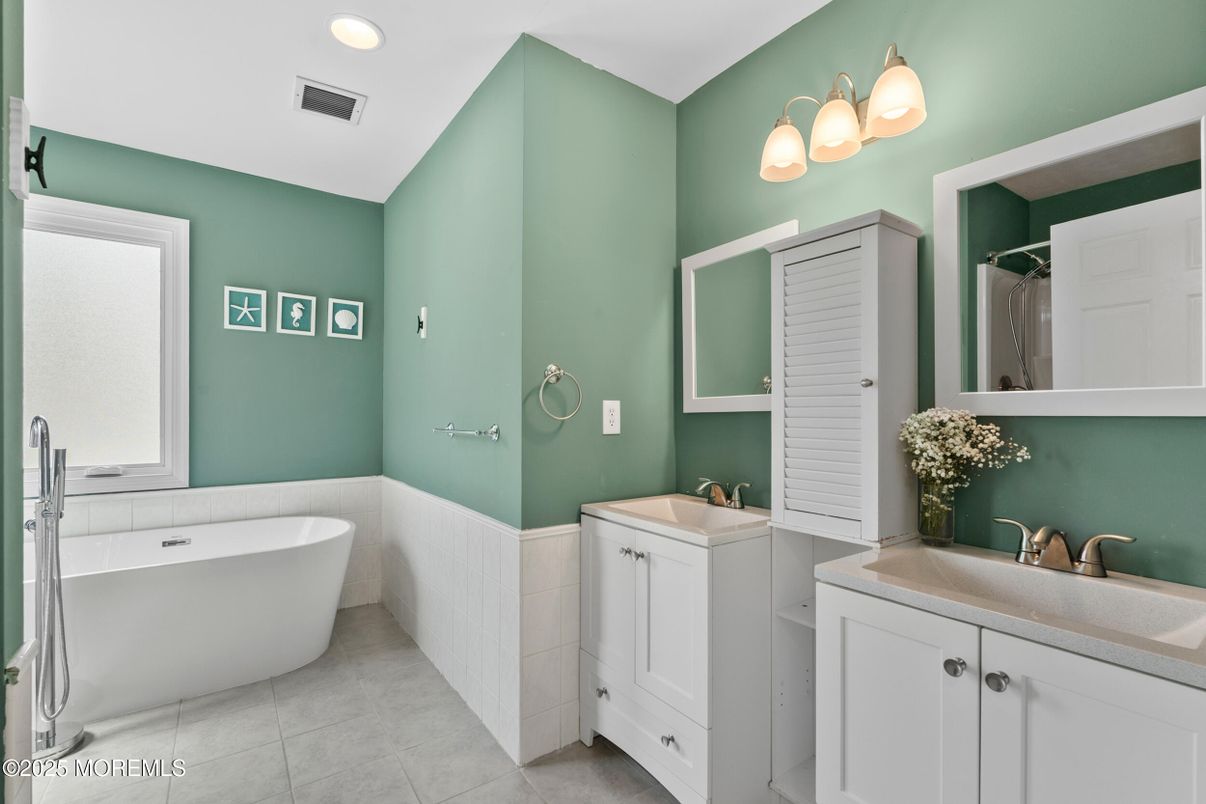 Bathroom, Dual Sink Vanities, Free Standing Baths, Interior, Recessed Lighting