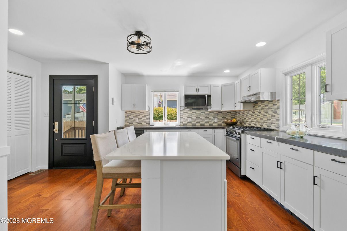 Dining room, Interior, Kitchen, Recessed Lighting, Wood Texture Flooring
