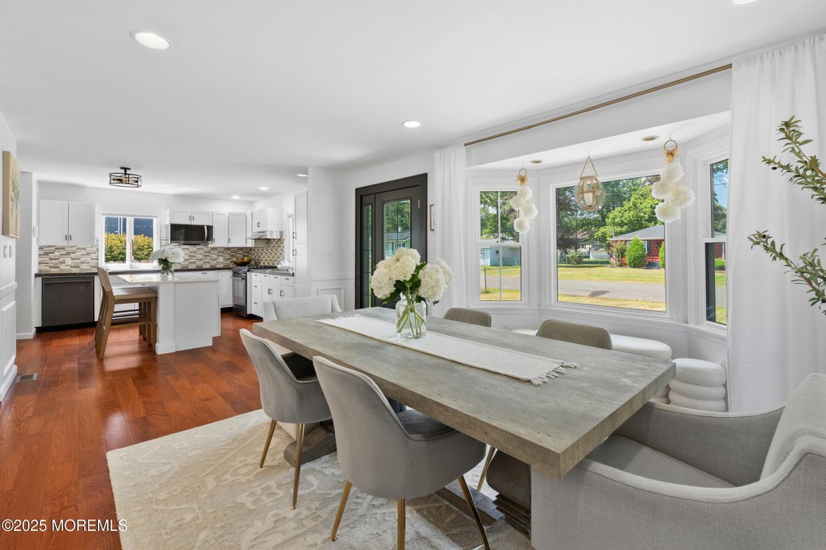 Dining room, Interior, Kitchen, Pendant Lights, Recessed Lighting, Wood Texture Flooring