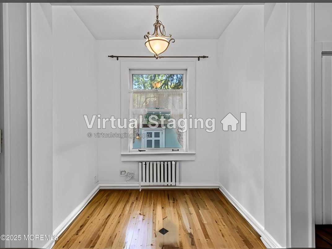 Interior, Pendant Lights, Wood Texture Flooring
