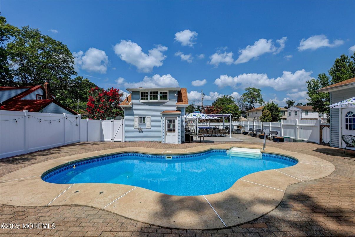Exterior, Pool