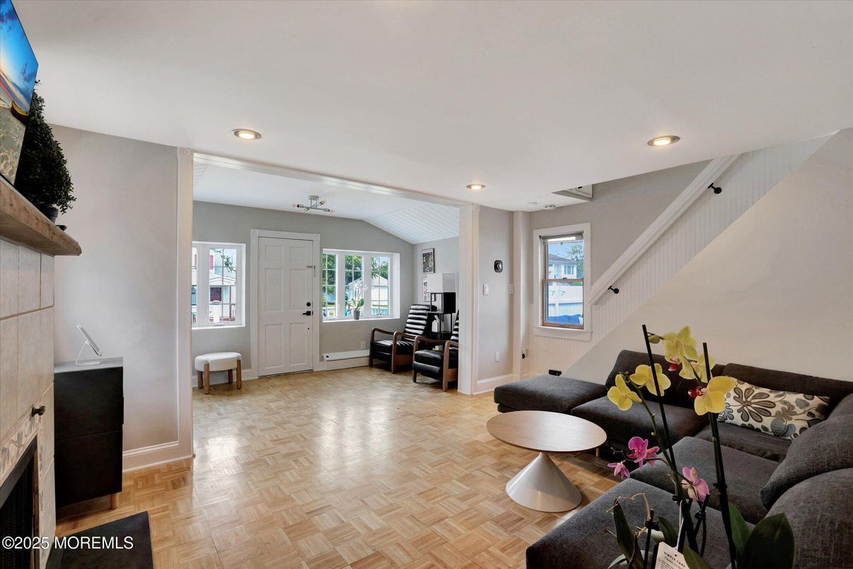 Interior, Living room, Recessed Lighting, Wood Texture Flooring