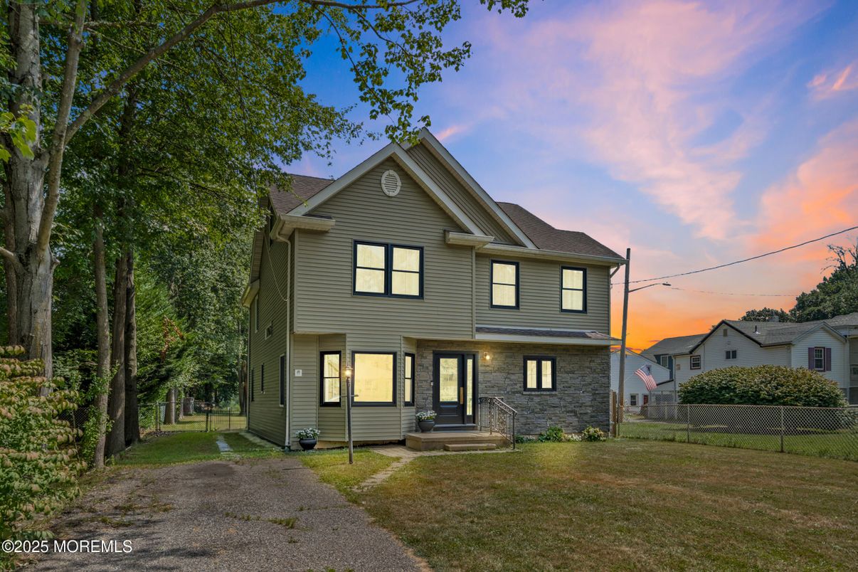 Exterior, Facade, Farmhouse