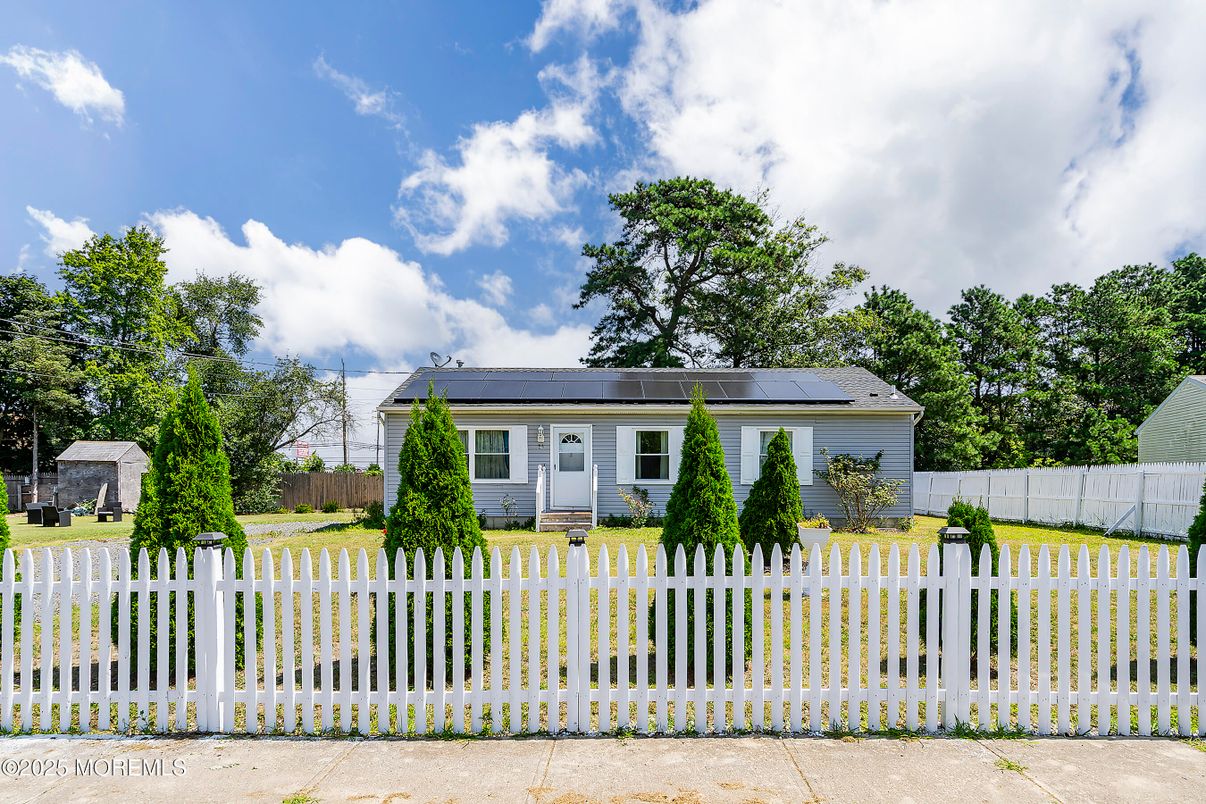 Backyard, Exterior, Facade, Solar Panels, Cape Cod