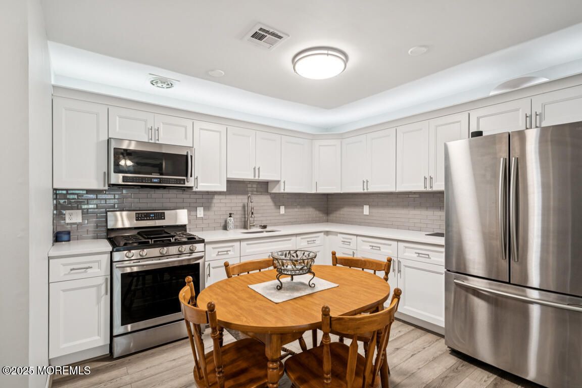 Dining room, Interior, Kitchen, Stainless Steel Appliances, Wood Texture Flooring
