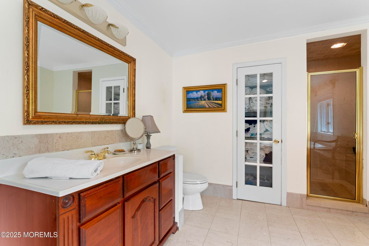 Bathroom, Interior, Recessed Lighting