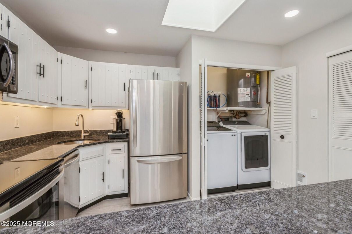 Interior, Kitchen, Recessed Lighting, Washer