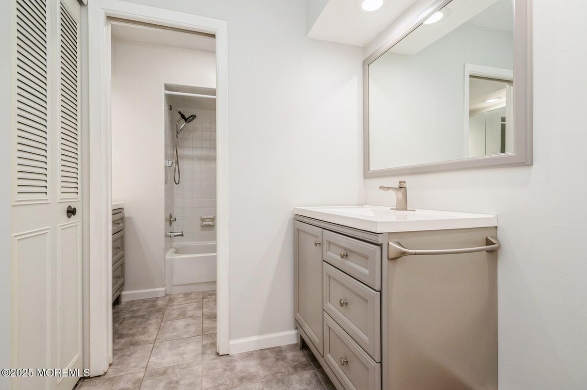Bathroom, Interior, Recessed Lighting