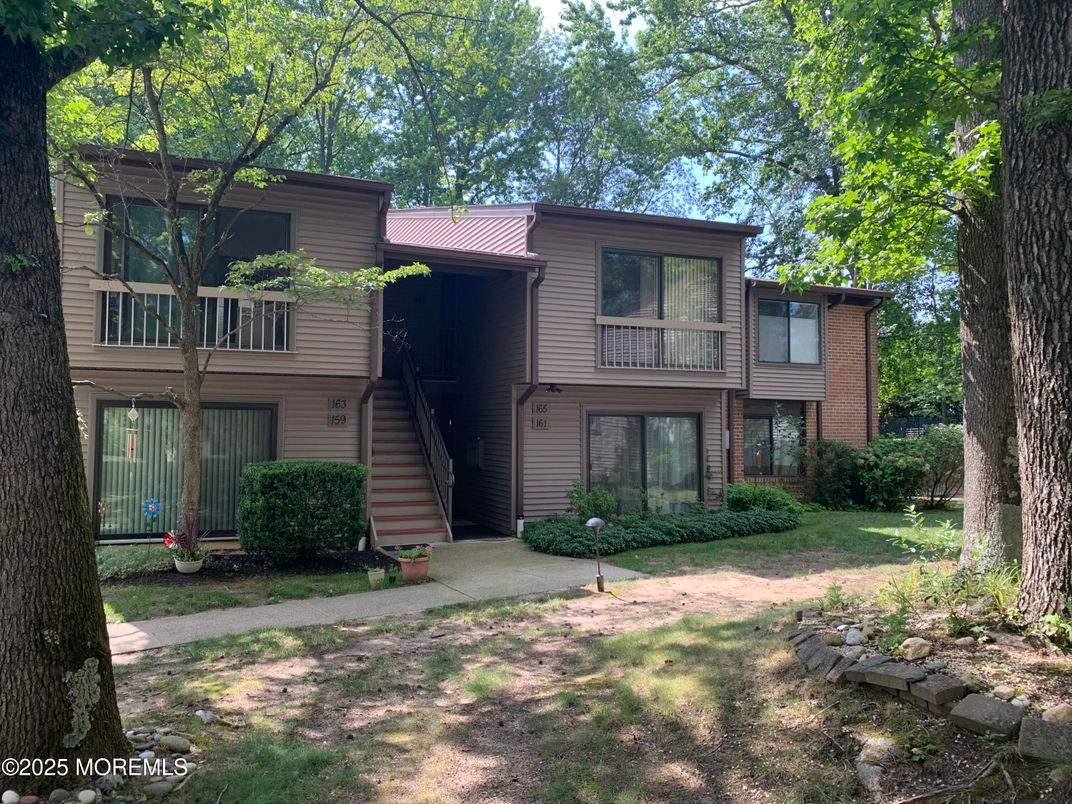 Backyard, Exterior, Facade, Raised Ranch