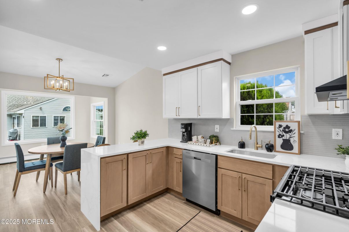 Dining room, Interior, Kitchen, Pendant Lights, Recessed Lighting, Wood Texture Flooring