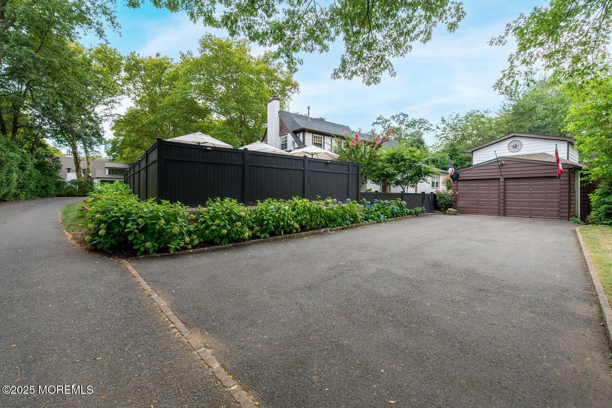 Detached Garage, Exterior