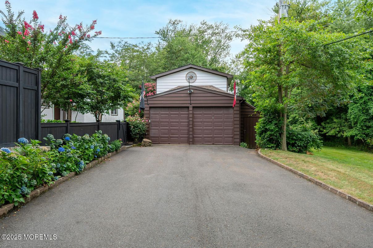Detached Garage, Exterior