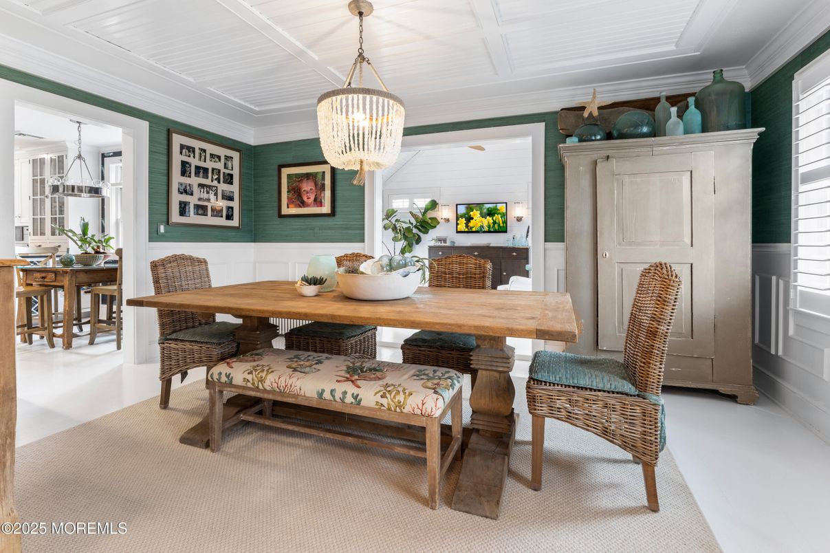 Chandelier, Dining room, Interior