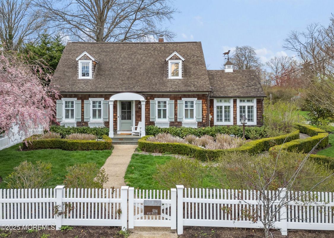 Exterior, Facade, Cape Cod