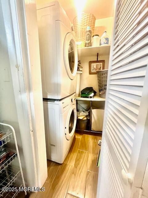 Interior, Utility Closets, Washer, Wood Texture Flooring