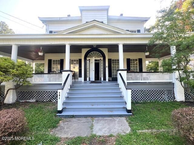 Exterior, Facade, American Foursquare