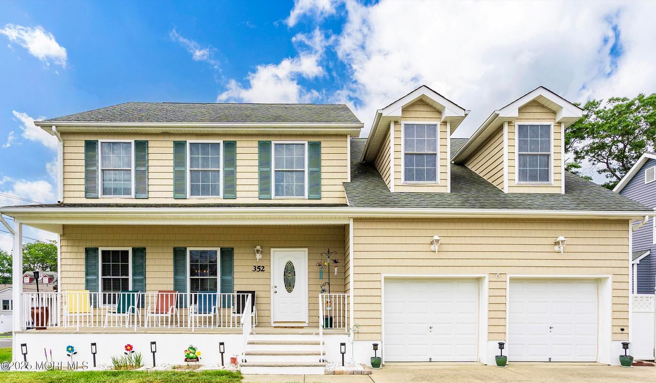 Attached, Exterior, Facade, Georgian