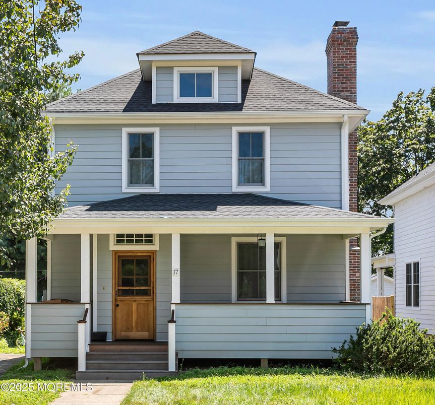 Exterior, Facade, American Foursquare