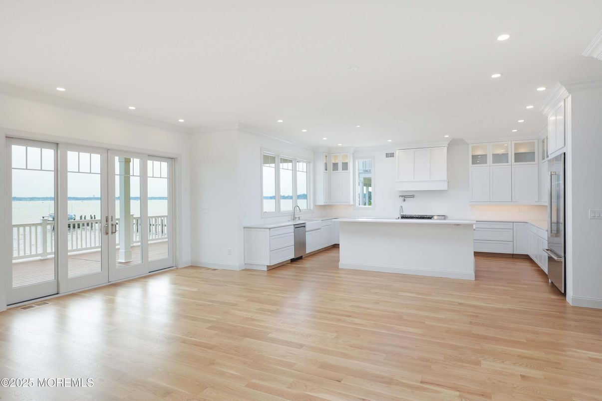 Interior, Kitchen, Recessed Lighting, Water, Wood Texture Flooring