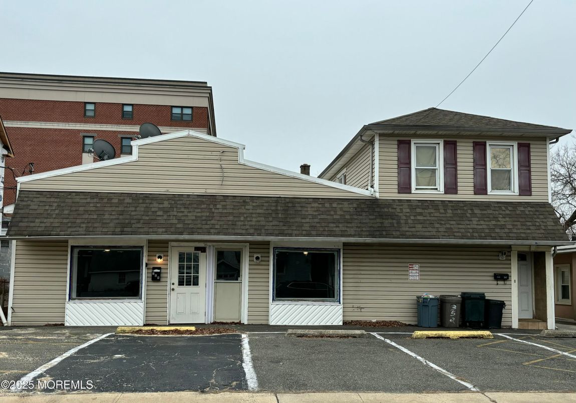 Exterior, Facade, Cape Cod