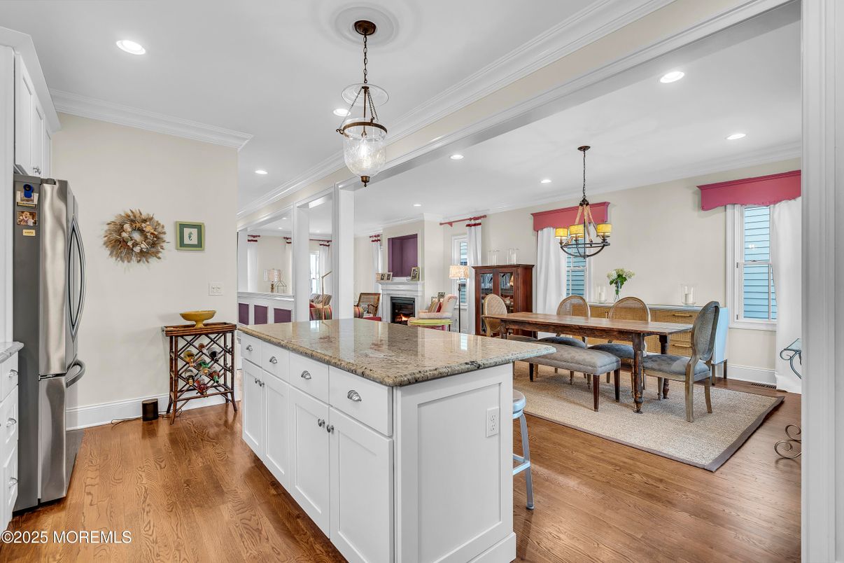 Chandelier, Dining room, Interior, Kitchen, Pendant Lights, Recessed Lighting, Wood Texture Flooring