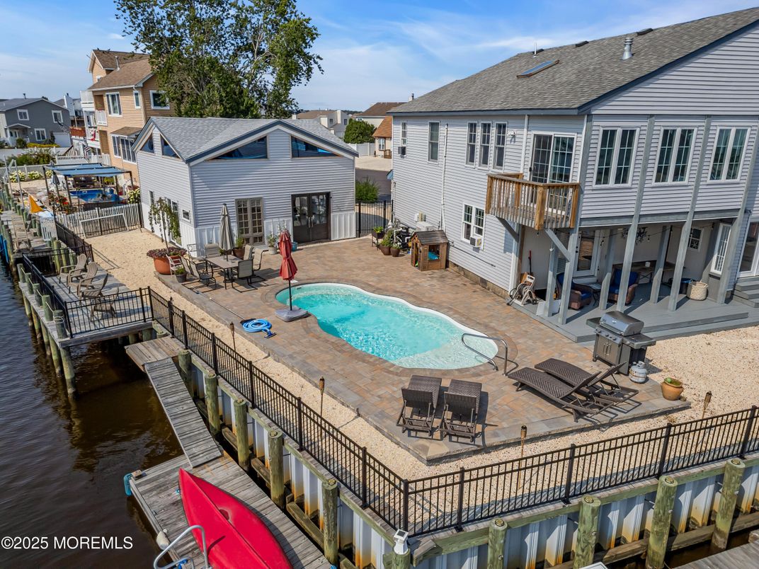 Exterior, Pool