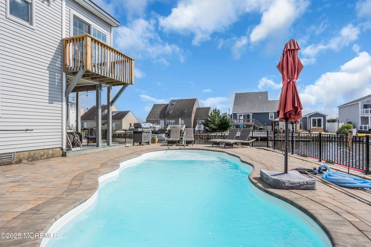 Exterior, Pool