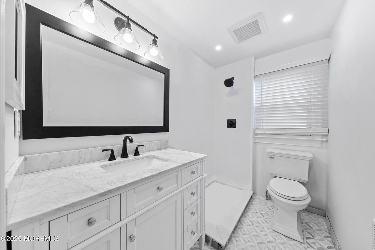 Bathroom, Interior, Marble, Recessed Lighting