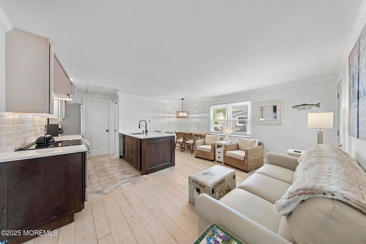 Dining room, Interior, Kitchen, Living room, Pendant Lights, Wood Texture Flooring