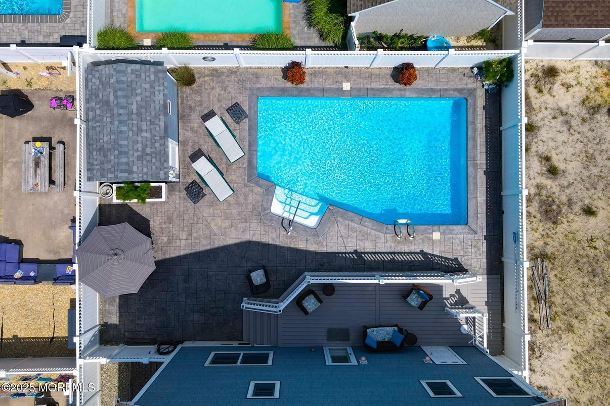 Exterior, Drone