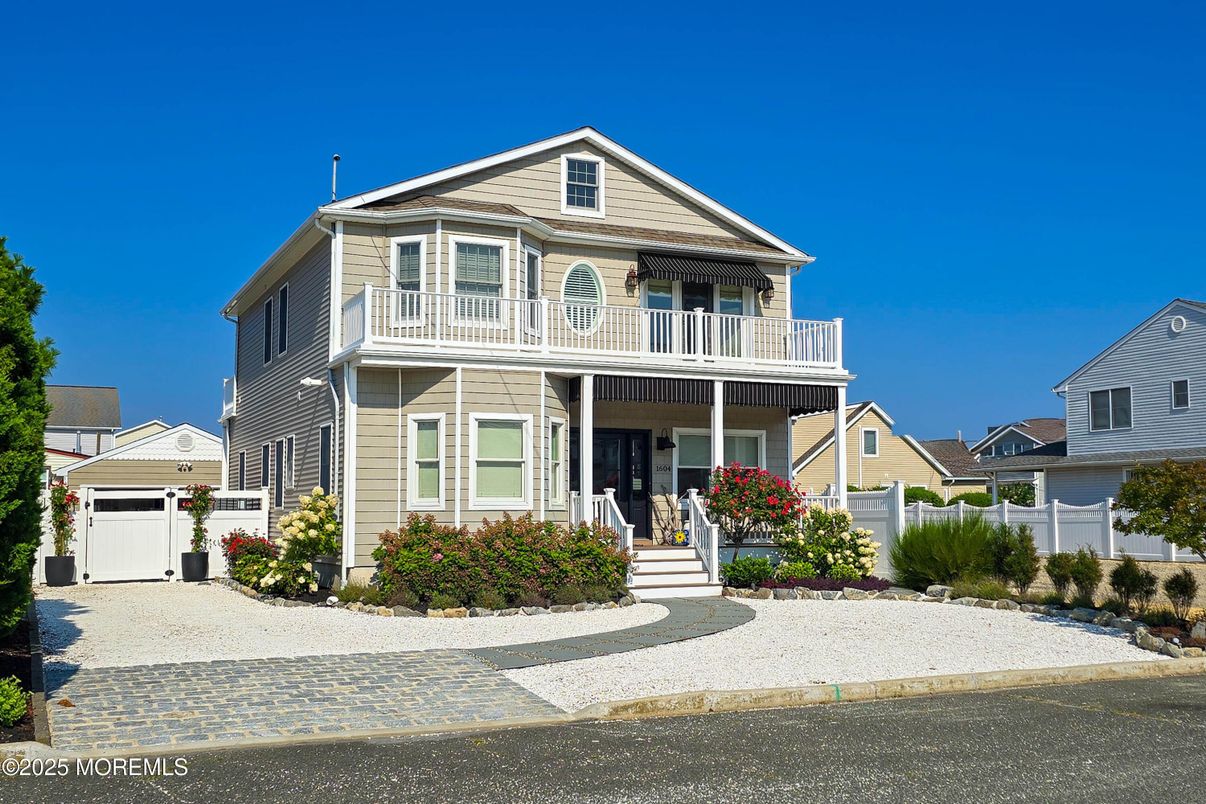 Exterior, Facade, Queen Anne Victorian