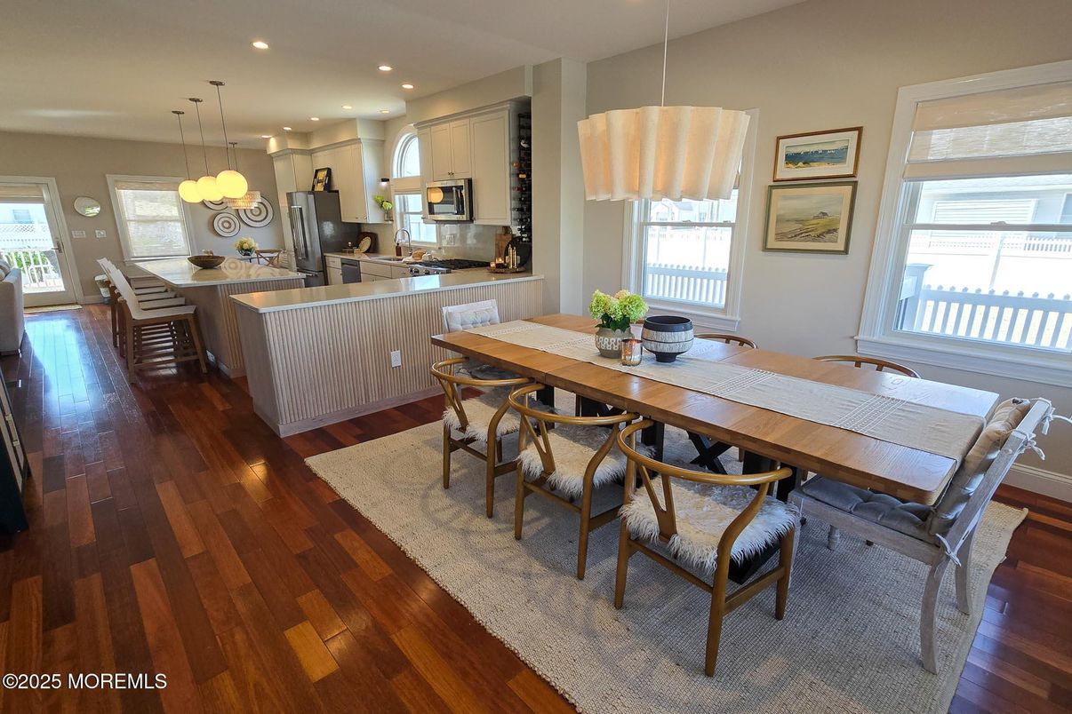 Dining room, Interior, Kitchen, Pendant Lights, Recessed Lighting, Wood Texture Flooring
