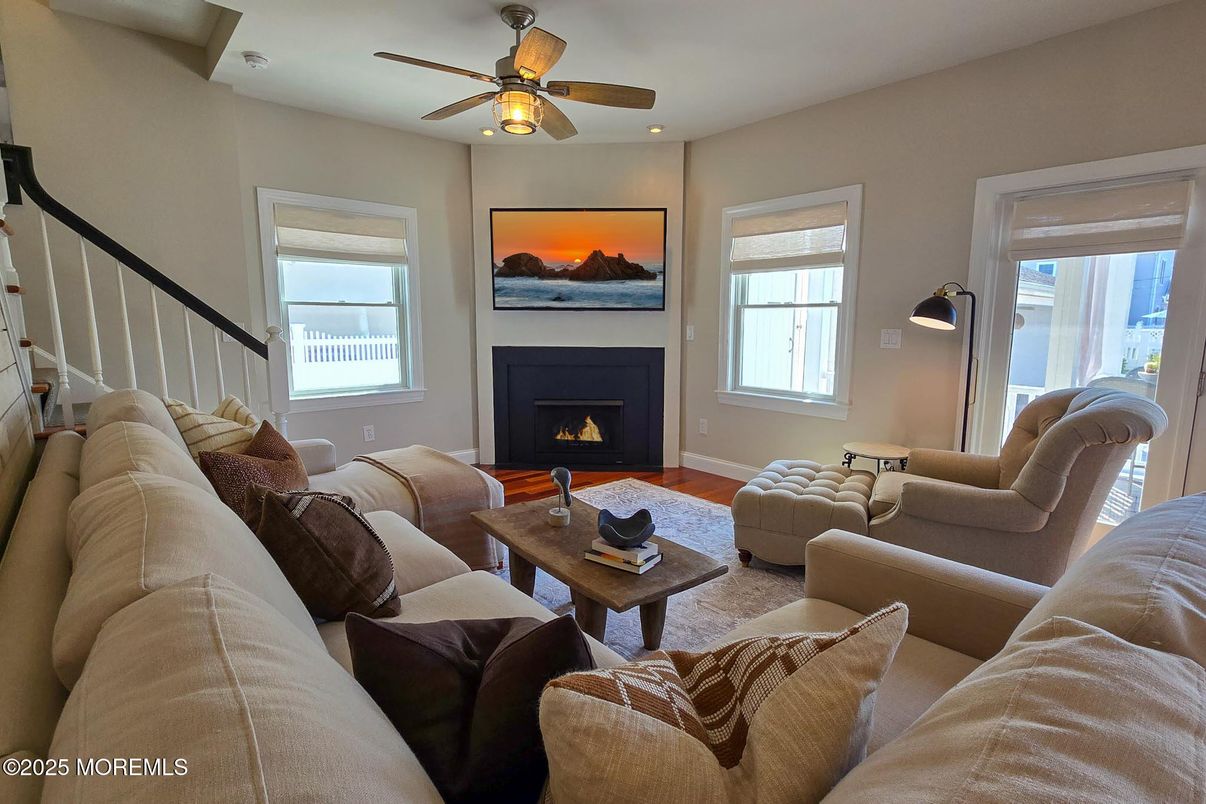 Fireplace, Interior, Living room, Recessed Lighting