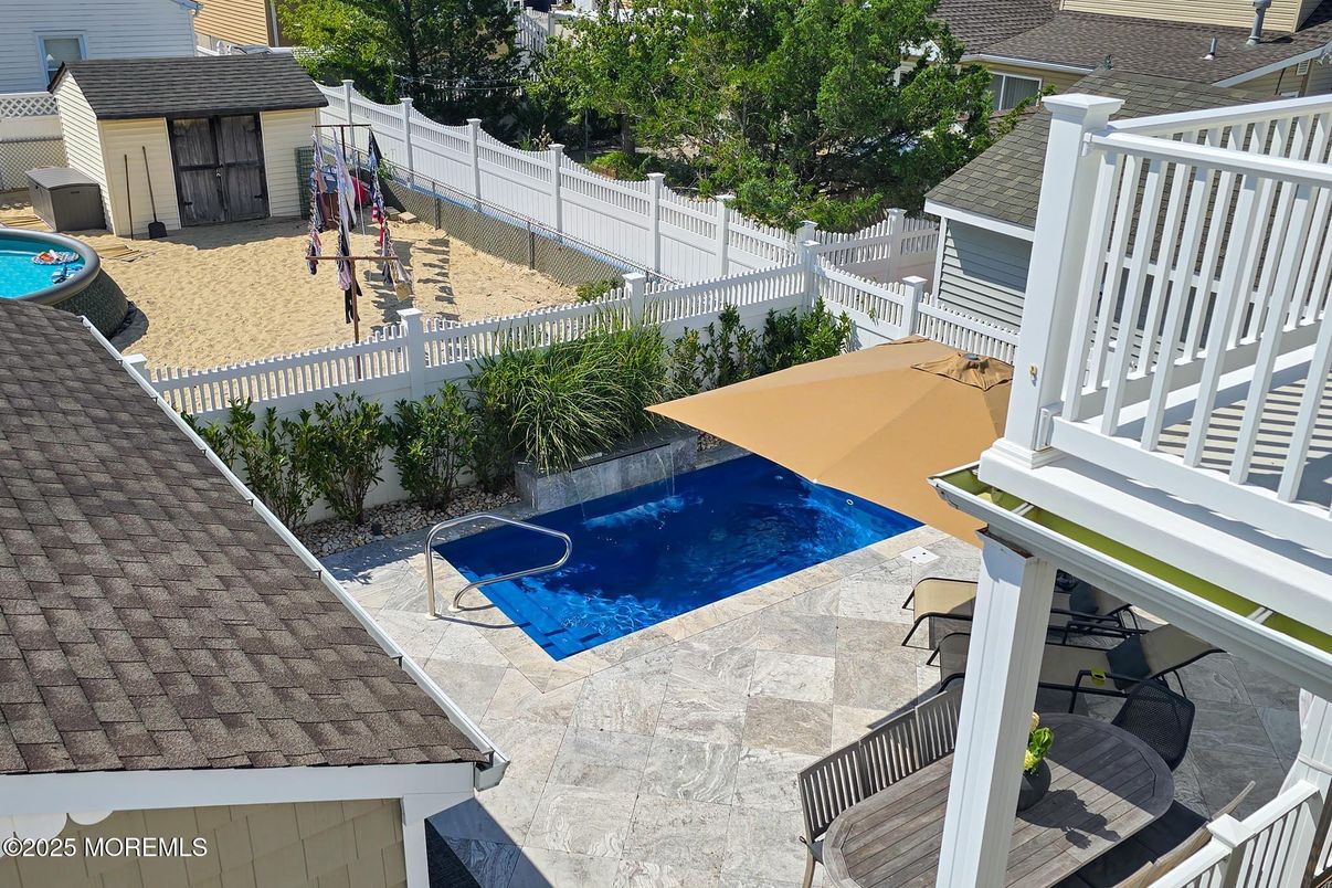 Exterior, Pool