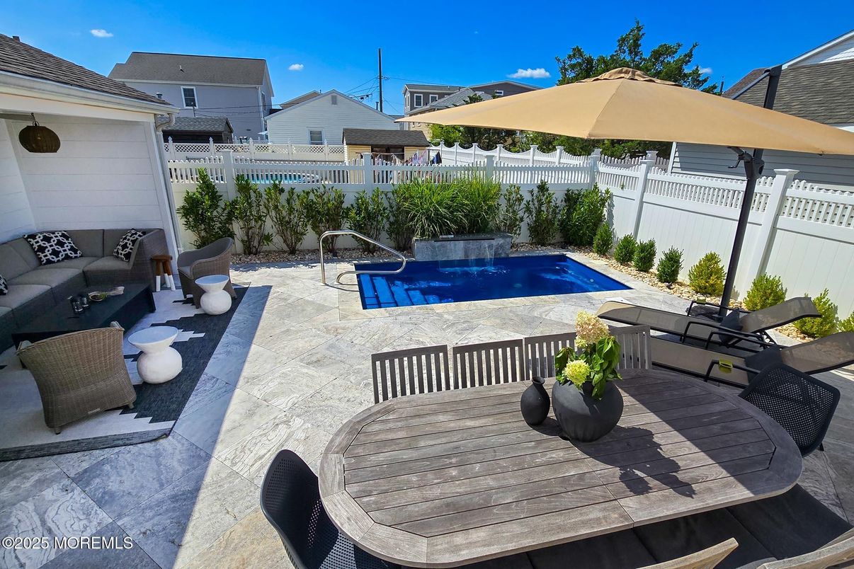 Exterior, Pool